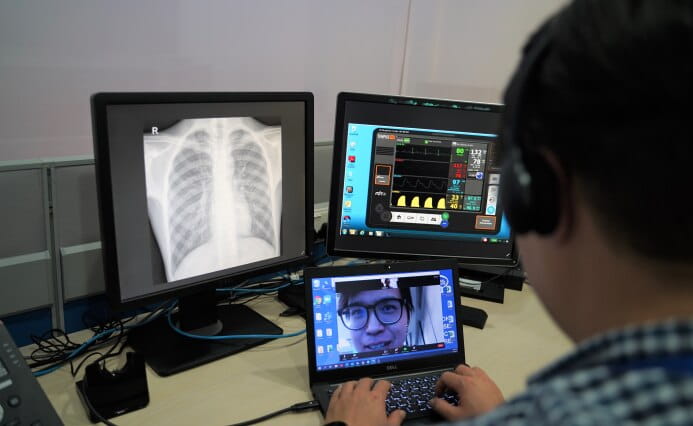 médecin en téléconsultation