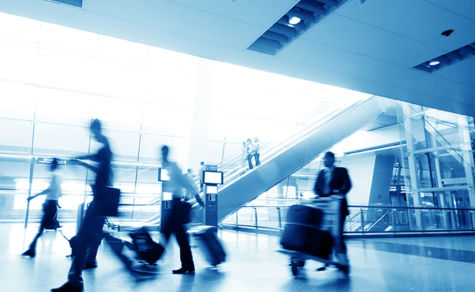 voyageurs dans un aéroport 